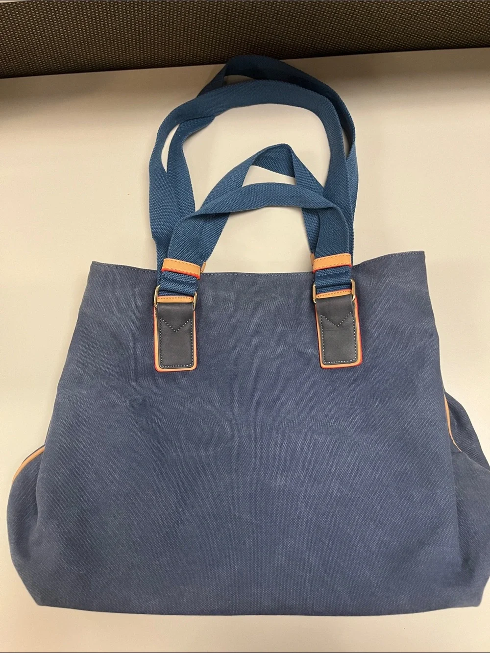 Chillx spacious tote